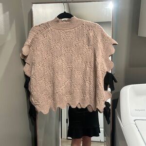 Entro Size M beige and black mock neck vest